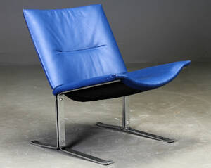 Lænestol betrukket med blåt læder Denne vare er sat til omsalg under nyt varenummer 4301375