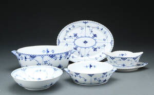 Kgl. Porcelæn  Royal Copenhagen. Musselmalet service af porcelæn