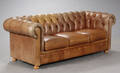 Chesterfield stil. Tre-pers. sofa, brunt læder