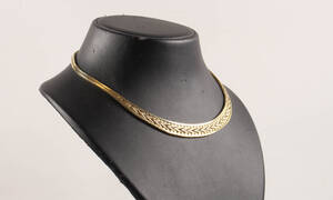 Halskæde af 14. kt. guld. Vægt 48 gram