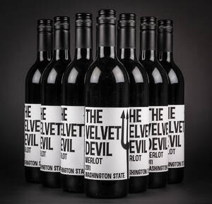 10 flasker The Velvet Devil 201110