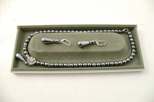 Halsband,  1 par örhängen