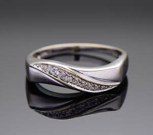 Diamantring af 14 kt hvidguld, Str 60