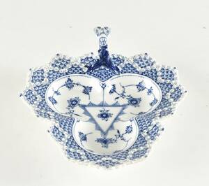 Royal Copenhagen. Skål Musselmalet, modell 1077