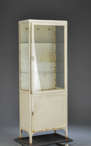 Tandlægeskab af hvidlakeret metal og glas  