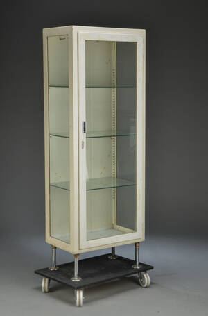 Tandlægeskab af hvidlakeret metal og glas  