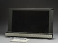Bang  Olufsen. BeoVision 8- 32 samt Beo4 fjernbetjening 2 Denne vare er sat til omsalg under nyt varenummer 4679183