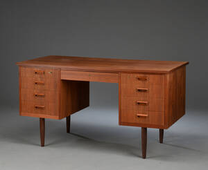 Skrivebord af teak