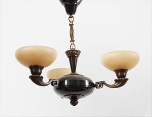 Taklampa med 3 ljuspunkter, 1900-talets första hälft