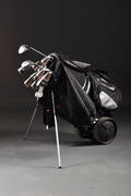 Golfbag med klubbor, bl.a. Titlest och Calaway 13