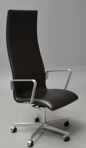 Arne Jacobsen. Højrygget Oxford kontorstol med armlæn, model 3292