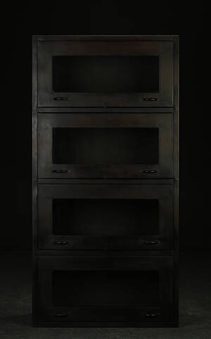 Vitrine i metal. Rustikt look. Industrielt design Denne vare er sat til omsalg under nyt varenummer 4093313