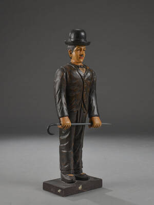 Chaplin figur af træ og gips
