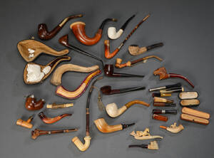 Samling piber og pibedele. 30