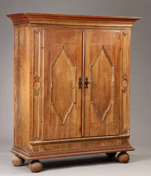 Barok skab af egetræ. 1700-tallet