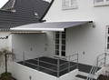 Markise. 4 meter i hellukket hvid aluminiumskasse, 320 g polyesterdug, motor,fjernbetjening,Galvaniserede baslag samt rustfri bolte