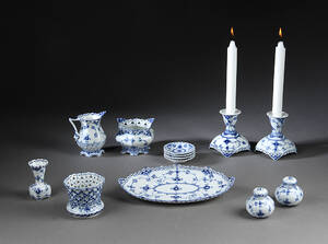 Royal Copenhagen. Musselmalet helblonde serveringsdele m.m.  13