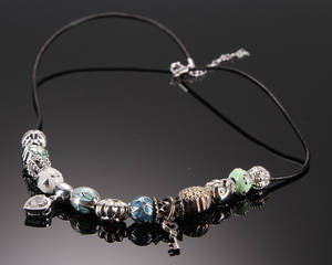 Spinning Jewelry. Halskæde med charms 13