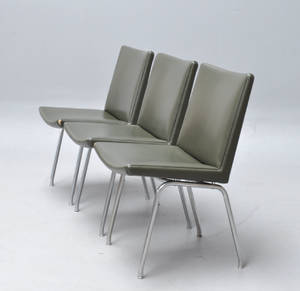 Hans J. Wegner 1914-2007. Sæt på tre Lufthavnsstole. 3