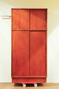 Klædeskab af teak, 1950erne, dansk møbelproducent 