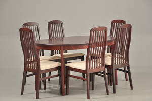 Spisebord med udtræk og tillægsplader samt 6 stole i mahognibejdset træ 7