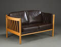 Sofa med stel af bøgetræ.