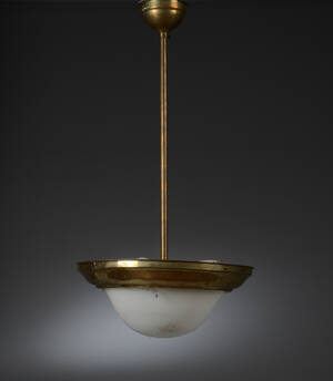 Loftlampe af messing og opalglas