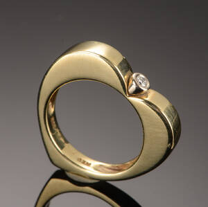 Brillant hjertering af 14 kt guld, ca 0.04 ct Denne vare er sat til omsalg under nyt varenummer 4308387