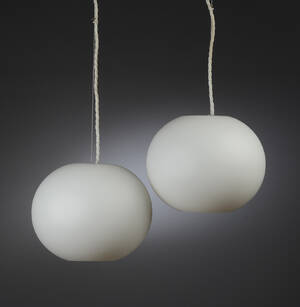 Jasper Morrison. Par pendler, model Glo-Ball S1. 2