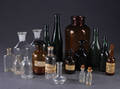 Samling medicinske flasker mv. 19
