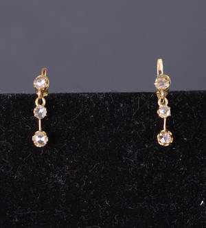 Örhängen 1 par, 18K gult- samt roséguld, 6 st briljantslipade diamanter, ca 0.30 ct