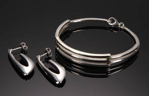 Sølvarmbånd og ørestikker 2