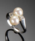 Ring af guld med perler og brillanter Denne vare er sat til omsalg under nyt varenummer 4612497