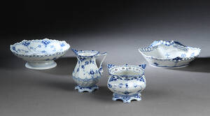 Royal Copenhagen. Musselmalet helblonde serveringsdele til kaffeservice 4 Denne vare er sat til omsalg under nyt varenummer 4910087