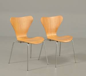 Arne Jacobsen Par syverstole i oregon-pine, 1970erne