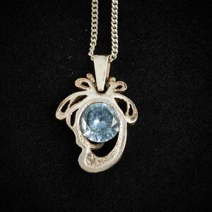 Halsband