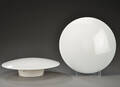 Arne Jacobsen. Et par AJ Eklipta loftvæglamper i hvidt opal glas. 2 