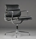 Charles Eames. Softpad armstol, model EA 217