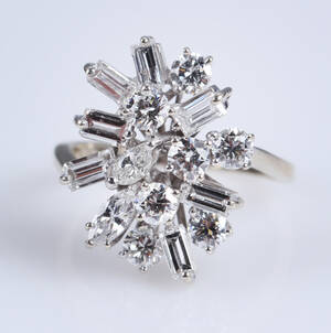 Diamantring af 18 kt. hvidguld, i alt ca. 2.00 ct Denne vare er sat til omsalg under nyt varenummer 4529452