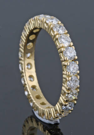 18k full eternity ring set with diamonds 2.02 ct