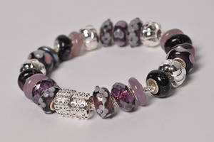 Charlotte Borgen, armbånd af sterling sølv, med 23 beads