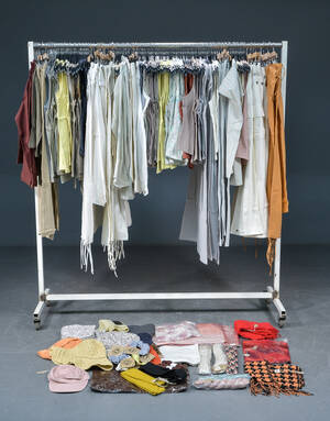 Earth Collection, ca. 200 dele damebeklædning og accessories 200