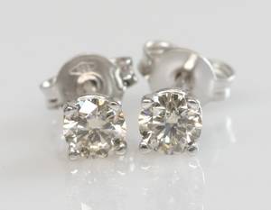 Par brillantørestikker, ca. 0.42 ct. 2