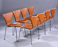 Arne Jacobsen. Et sæt på otte stole Syveren, model 3107, cognacfarvet Calvados læder. Ny siddehøjde 46,5 cm. 8