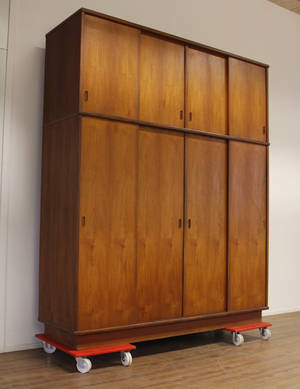 Dansk møbelproducent. Firfløjet klædeskab, teak