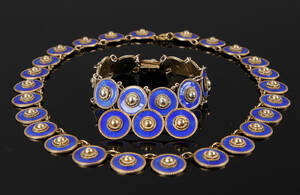 Smykkesæt af sterlingsølv med emalje. 3 Denne vare er sat til omsalg under nyt varenummer 4107036