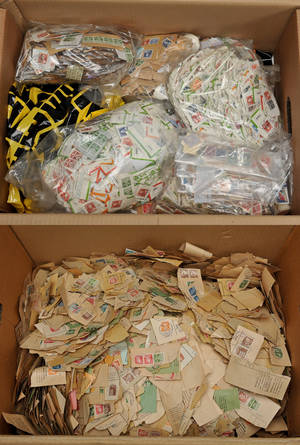 Danmark. 2 flyttekasser med brevafklip