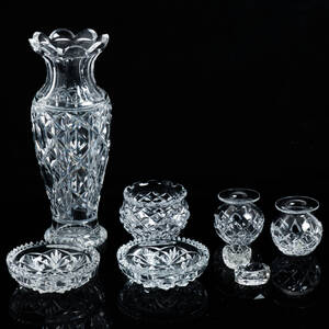 KRISTALLVAS samt bl.a SKÅLAR  SALTKAR