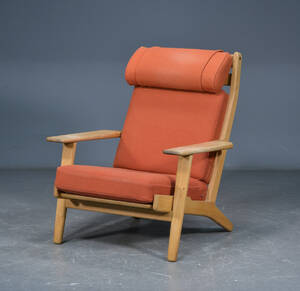 Hans. J. Wegner, højrygget lænestol af egetræ