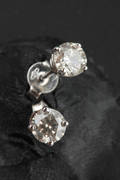 Par brillantørestikker, ca. 0.83 ct. 2